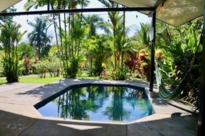 Walk to the beach, chill by the pool. Casa Sol!